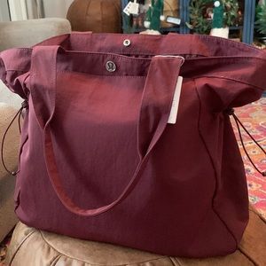 Lululemon Side-Cinch Shopper Bag. One Size